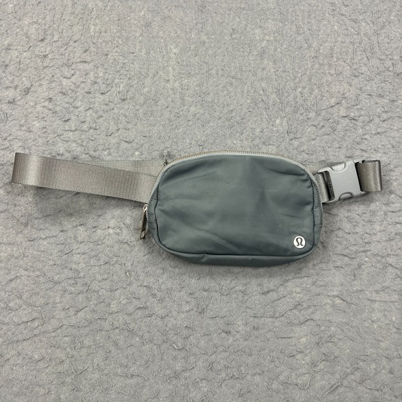 Lululemon Everywhere Belt Bag Gray Adjustable Strap Buckle Zip Fanny Pack OS* - Picture 1 of 10